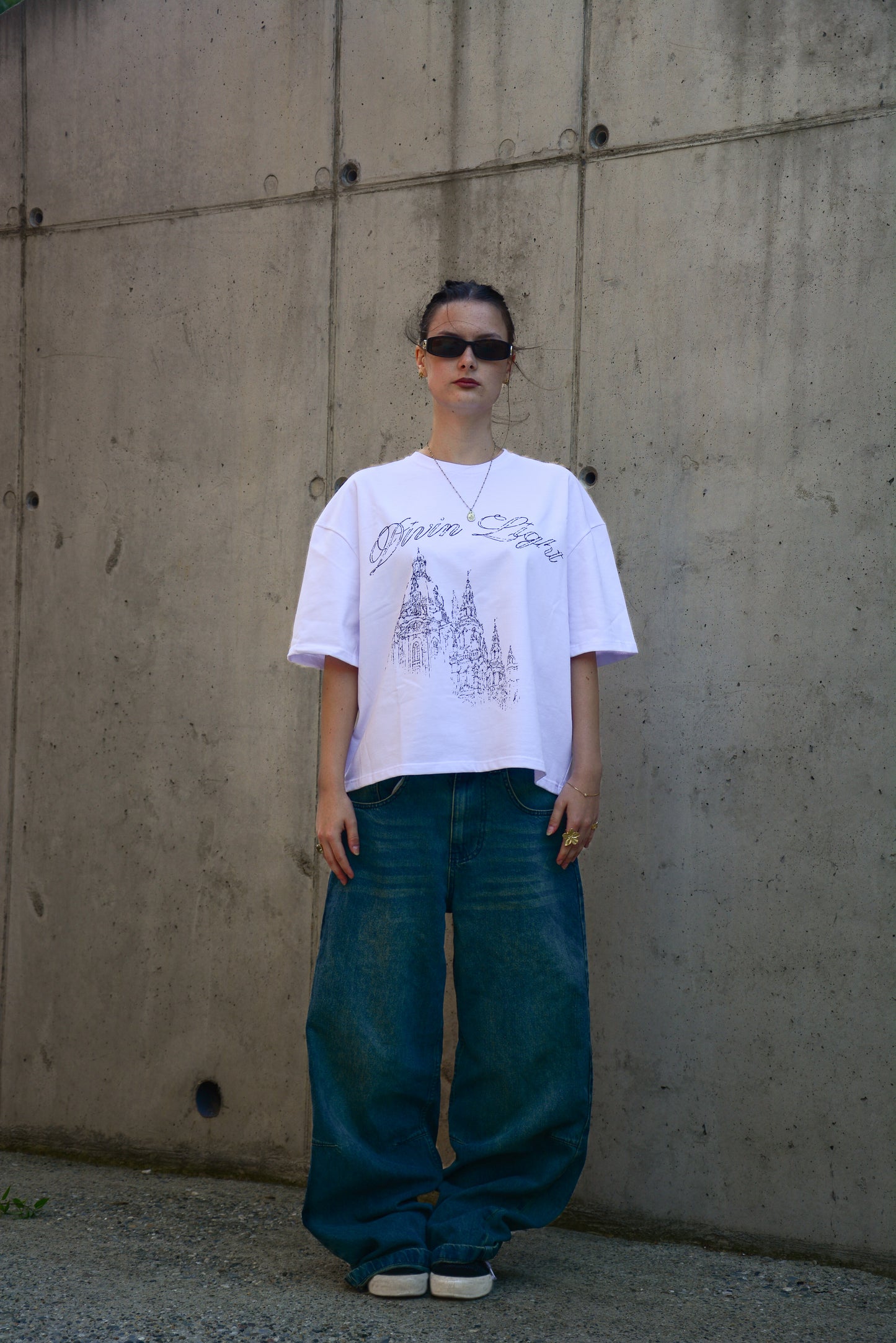 DIVIN - white
